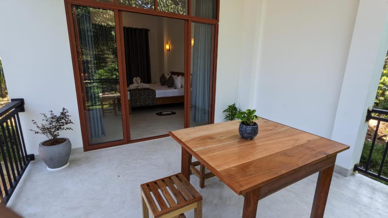 Thara Surf Hiriketiya ديكويلاّ تين