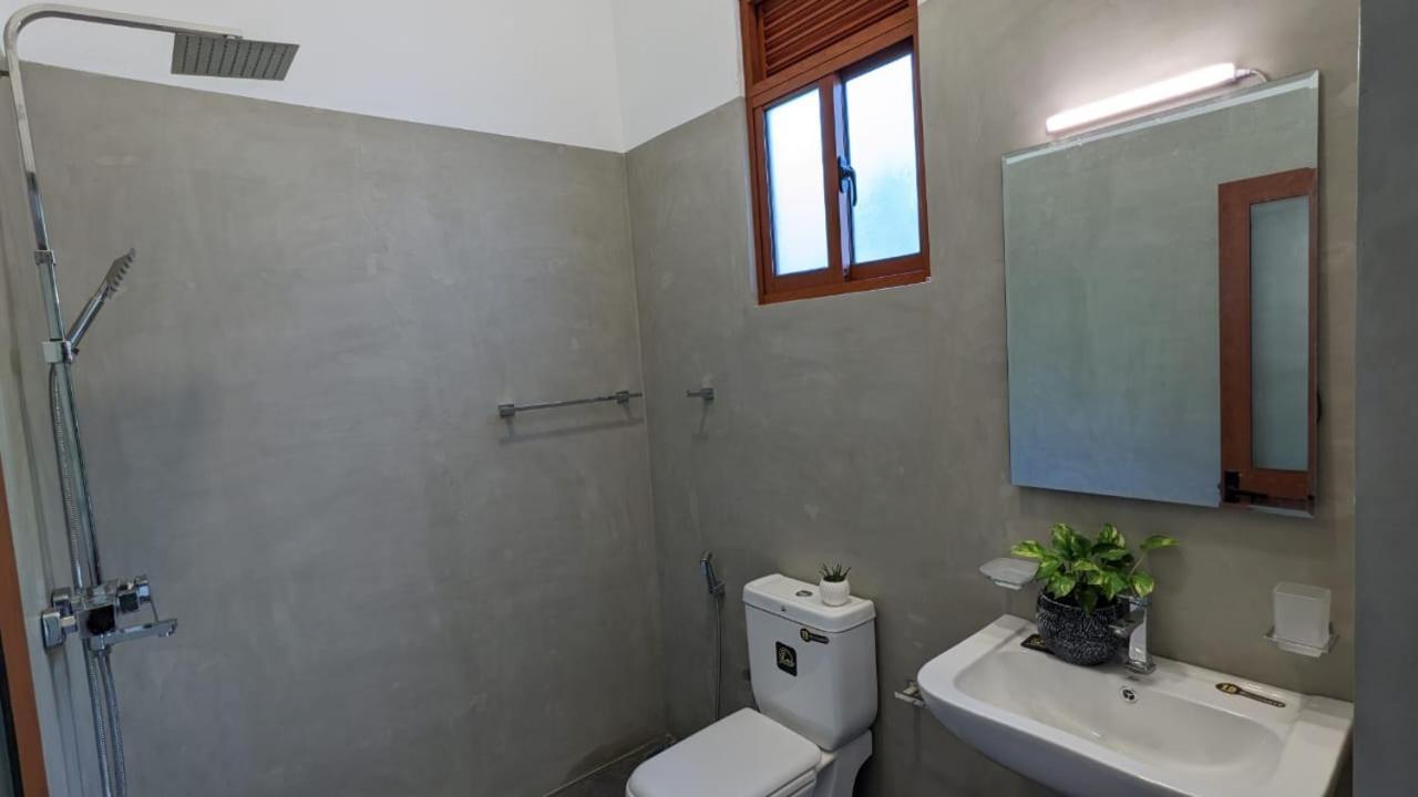 Thara Surf Hiriketiya * ديكويلاّ تين